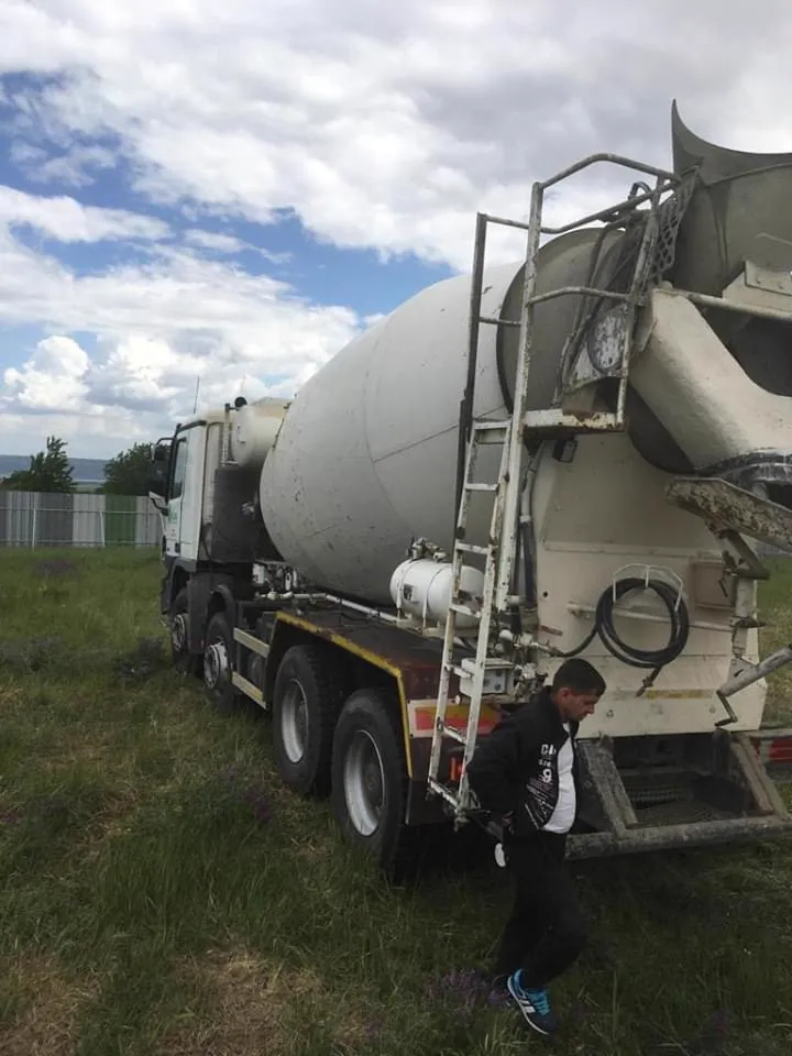 The concrete mixer truck arriving on the field.