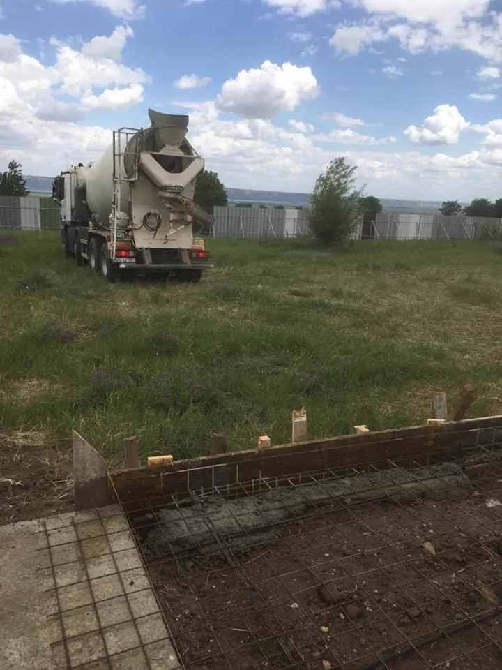 The mixer truck crossing the plot.